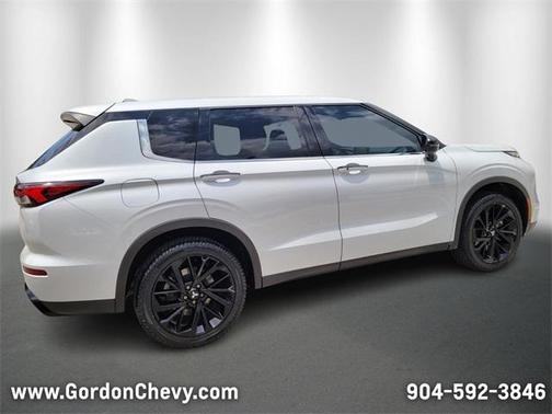 2022 Mitsubishi Outlander SE