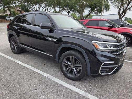 Deep Black Pearl Effect 2021 Volkswagen Atlas Cross Sport 3.6L V6 SE w/Technology R-Line