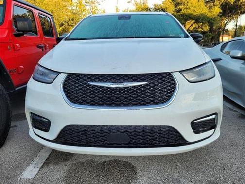 2024 Chrysler Pacifica Touring-L