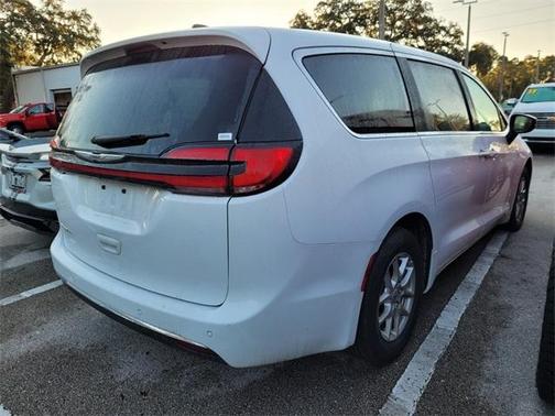 2024 Chrysler Pacifica Touring-L