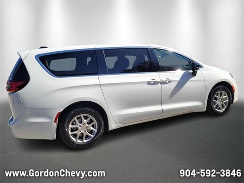 2024 Chrysler Pacifica Touring-L