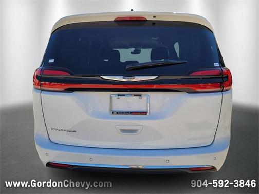 2024 Chrysler Pacifica Touring-L