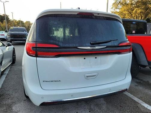 2024 Chrysler Pacifica Touring-L