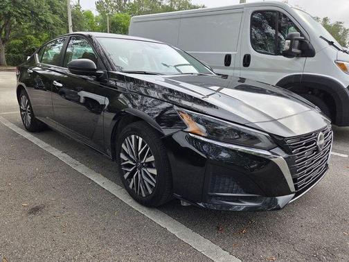 Super Black Clearcoat 2025 Nissan Altima SV