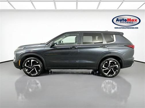 2024 Mitsubishi Outlander SE Black Edition w/Pano Roof S-AWC