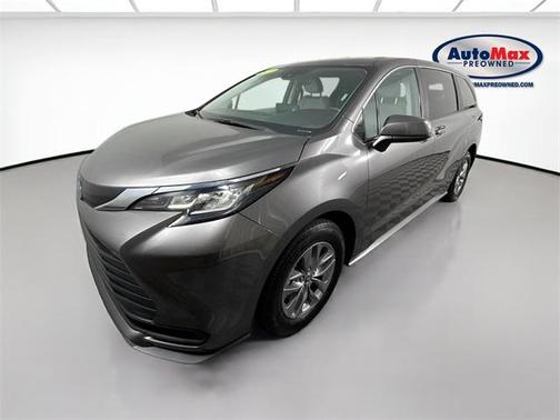 2023 Toyota Sienna LE