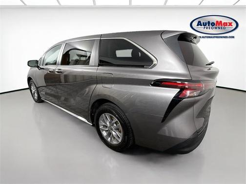 2023 Toyota Sienna LE