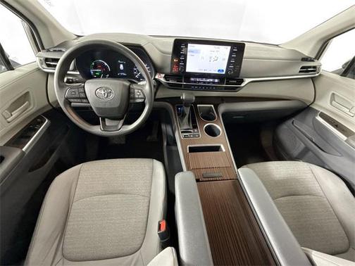 2023 Toyota Sienna LE