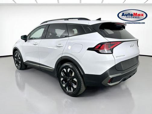 Glacial White Pearl 2023 Kia Sportage X-Line