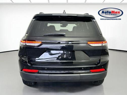 Diamond Black Crystal Pearlcoat 2024 Jeep Grand Cherokee Limited