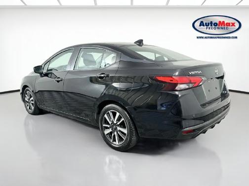 Super Black 2024 Nissan Versa 1.6 SV