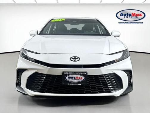 Ice Cap 2025 Toyota Camry SE