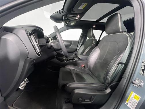 2022 Volvo XC40 T5 R-Design