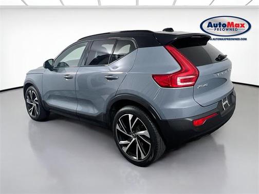 2022 Volvo XC40 T5 R-Design