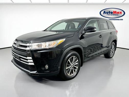 Midnight Black Metallic 2019 Toyota Highlander XLE