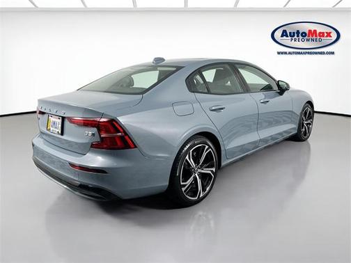 2024 Volvo S60 B5 Core Dark Theme