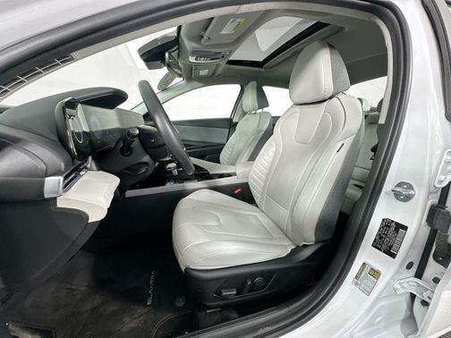 2023 Hyundai ELANTRA HEV Limited