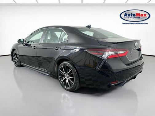 Midnight Black Metallic 2022 Toyota Camry SE