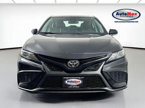 Midnight Black Metallic 2022 Toyota Camry SE