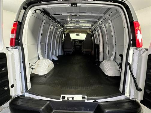 2023 GMC Savana 2500 Work Van