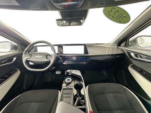 Snow White Pearl 2023 Kia EV6 GT-Line