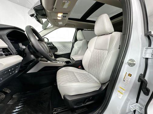 White Diamond 2023 Mitsubishi Outlander PHEV SEL