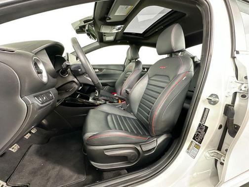 Snow White Pearl 2023 Kia Forte GT