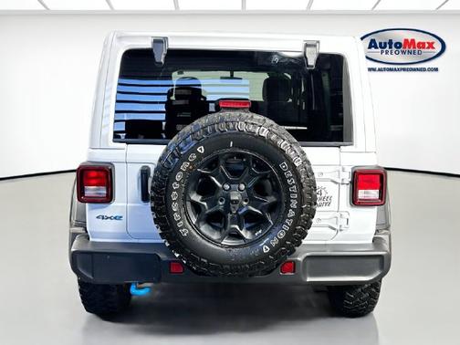 Bright White Clearcoat 2023 Jeep Wrangler Willys