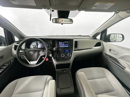 2019 Toyota Sienna SE