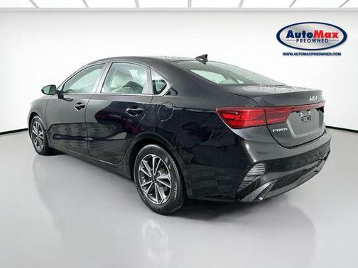 Aurora Black 2023 Kia Forte LXS