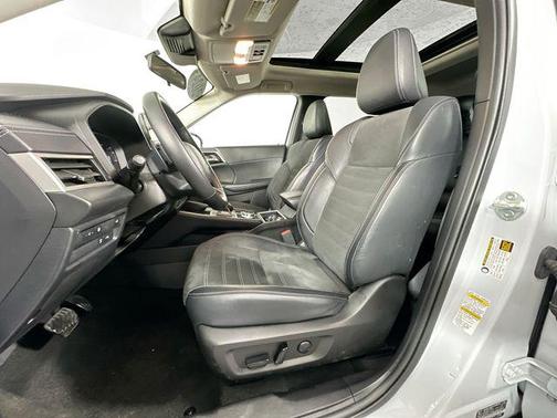 White Diamond/Black Roof 2024 Mitsubishi Outlander PHEV SE Ralliart