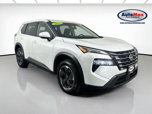 Everest White Pearl 2025 Nissan Rogue SV