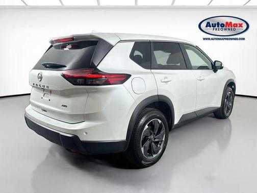 Everest White Pearl 2025 Nissan Rogue SV