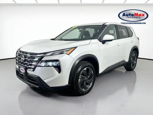 Everest White Pearl 2025 Nissan Rogue SV
