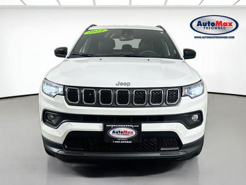 Bright White Clearcoat 2024 Jeep Compass Latitude