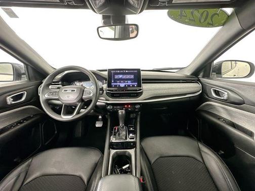 Bright White Clearcoat 2024 Jeep Compass Latitude