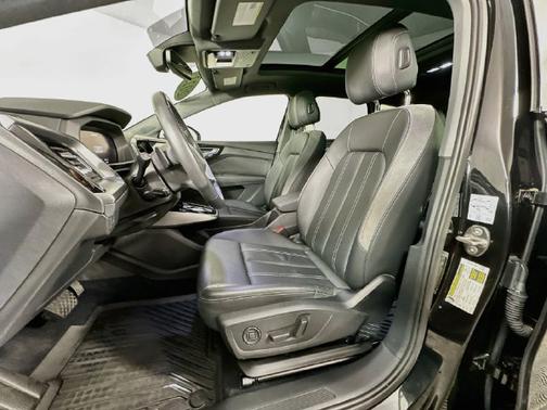 Mythos Black Metallic 2022 Audi Q4 e-tron Premium Plus