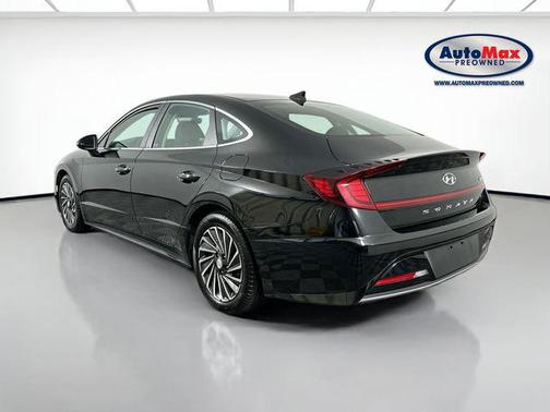 2022 Hyundai SONATA Hybrid SE