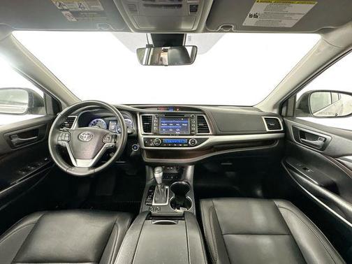 Celestial Silver Metallic 2019 Toyota Highlander XLE