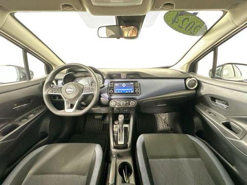 Super Black Metallic 2024 Nissan Versa 1.6 SV