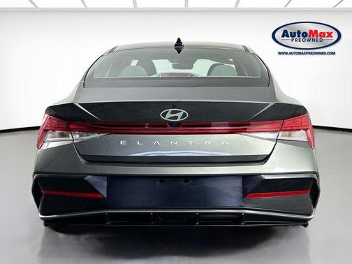 2025 Hyundai ELANTRA SEL