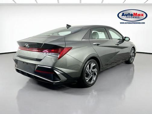 2025 Hyundai ELANTRA SEL