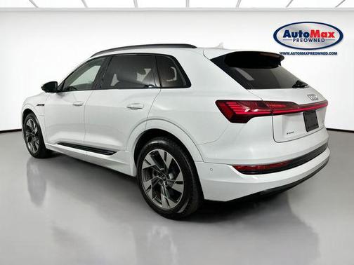 Glacier White 2021 Audi e-tron Premium