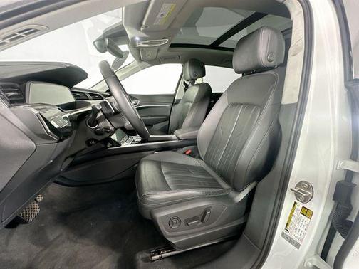 Glacier White 2021 Audi e-tron Premium
