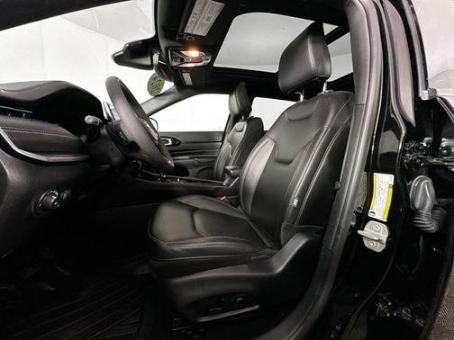 Diamond Black Crystal Pearlcoat 2024 Jeep Compass Limited