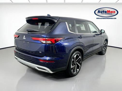 Cosmic Blue Metallic 2022 Mitsubishi Outlander SE