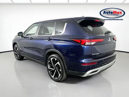 Cosmic Blue Metallic 2022 Mitsubishi Outlander SE
