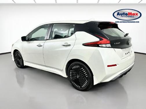 Pearl White Tricoat 2023 Nissan Leaf SV PLUS