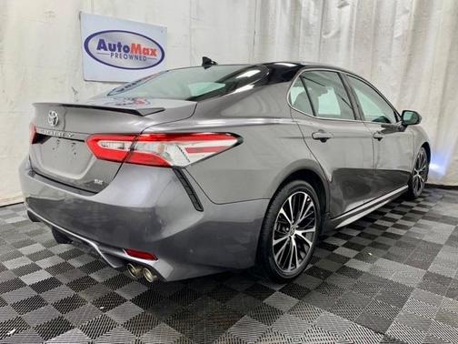 Photo 2 of 35 of 2020 Toyota Camry SE