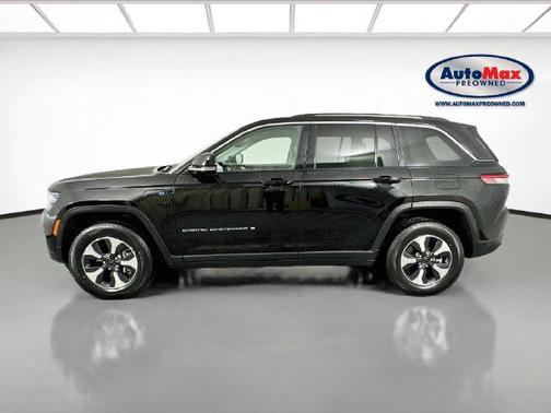 Diamond Black Crystal Pearlcoat 2023 Jeep Grand Cherokee 4xe Base